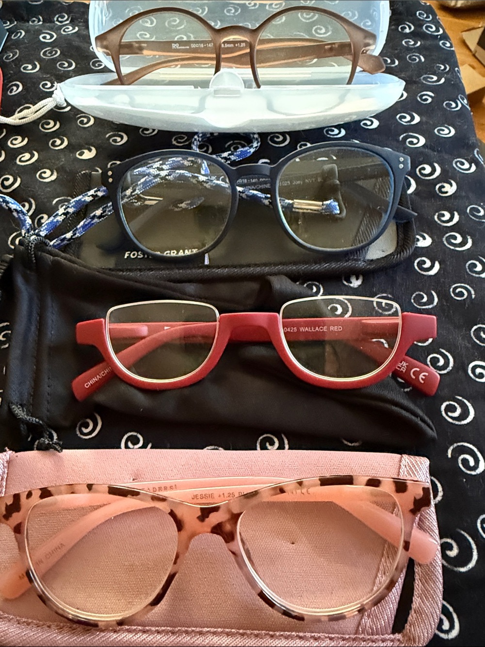 4 pair 1.25 Reading Glasses - Like New with cases